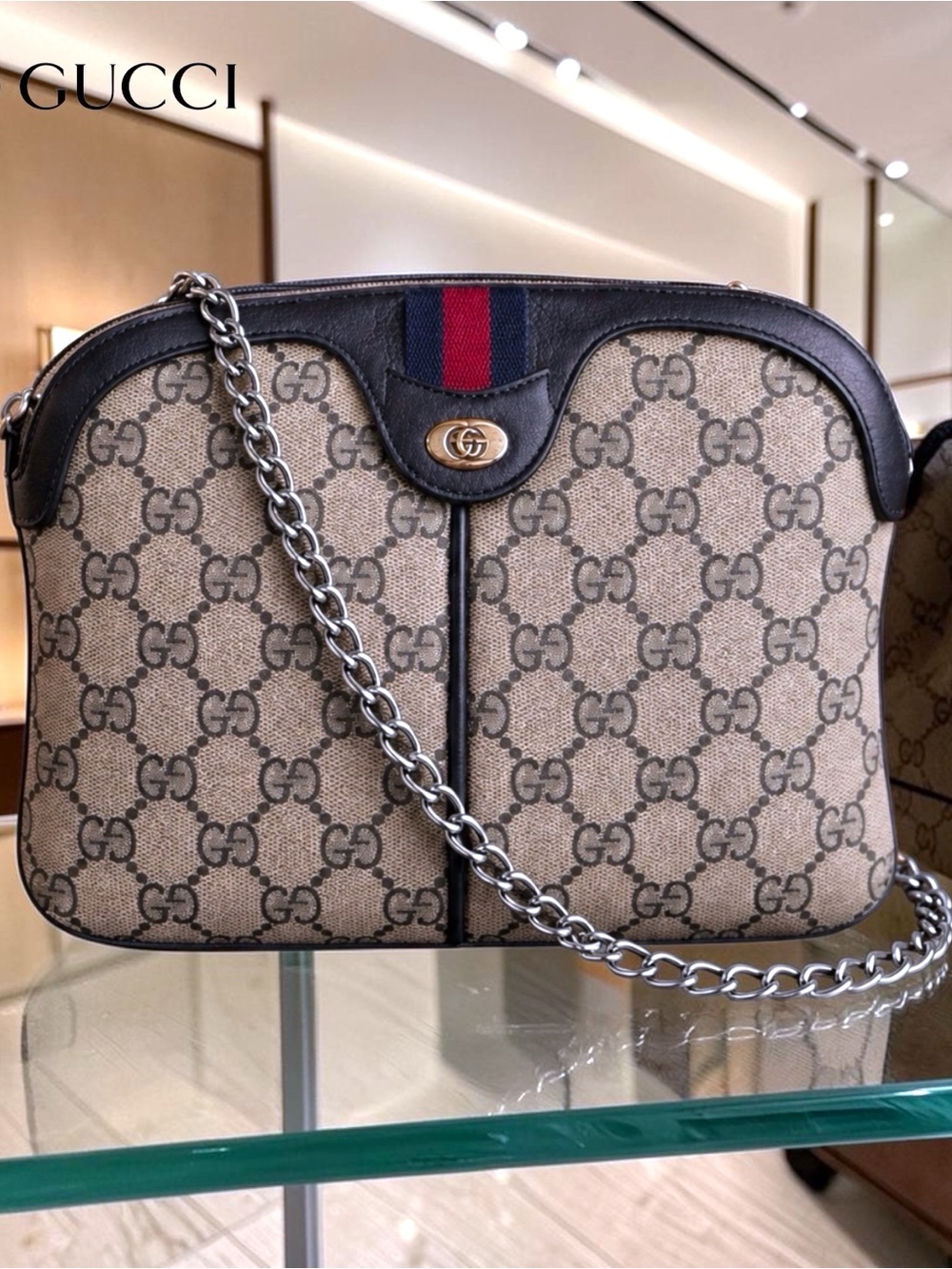 AUTHENTIC GUCCI EXCELLENT VINTAGE RARE NAVY BLUE SUPREME GG BAG-CHAIN